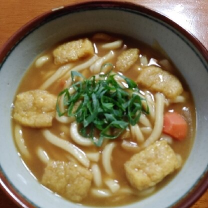 お揚げがカレーとおだしを吸って美味しいです(*^^*) カレーの後のお楽しみで二度美味しくて良いですね！ ちくわは少ししかなくて、かなたへ埋もれてしまいました…